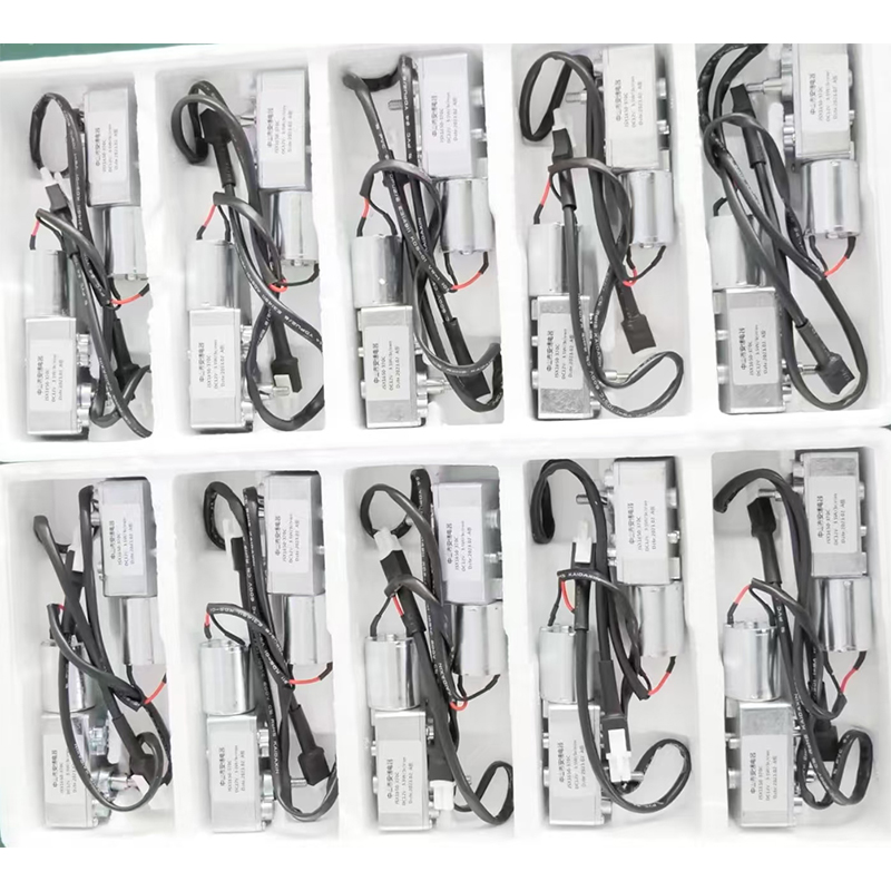 How does the DC reduction gearbox achieve precise air volume adjustment and energy-saving operation in a range hood?